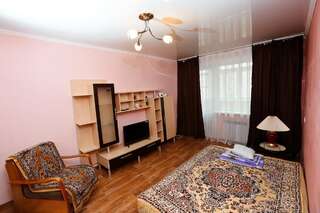 Хостелы Light House Pavlodar Hostel Павлодар Двухместный номер с двуспальной кроватью и дополнительной кроватью-10