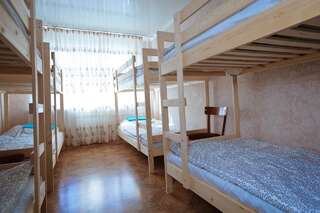 Хостелы Light House Pavlodar Hostel Павлодар Кровать в общем 8-местном номере для мужчин и женщин-4