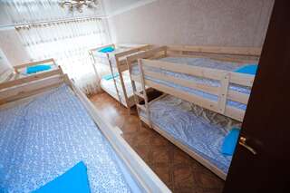 Хостелы Light House Pavlodar Hostel Павлодар Кровать в общем 8-местном номере для мужчин и женщин-5