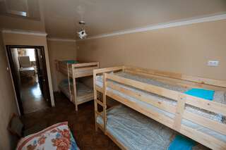 Хостелы Light House Pavlodar Hostel Павлодар Кровать в общем 8-местном номере для мужчин и женщин-13