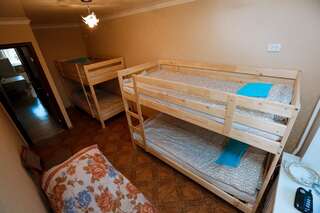 Хостелы Light House Pavlodar Hostel Павлодар Кровать в общем 8-местном номере для мужчин и женщин-16