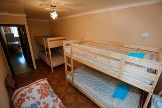 Хостелы Light House Pavlodar Hostel Павлодар Кровать в общем 8-местном номере для мужчин и женщин-17