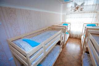 Хостелы Light House Pavlodar Hostel Павлодар Кровать в общем 8-местном номере для мужчин и женщин-19