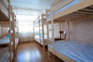 Хостелы Light House Pavlodar Hostel Павлодар Кровать в общем 8-местном номере для мужчин и женщин-22