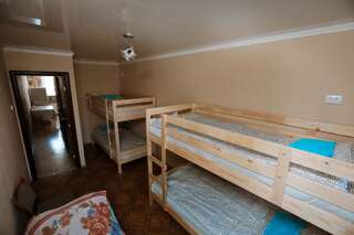 Хостелы Light House Pavlodar Hostel Павлодар Кровать в общем 8-местном номере для мужчин и женщин-32