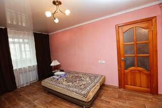 Хостелы Light House Pavlodar Hostel Павлодар Двухместный номер с двуспальной кроватью и дополнительной кроватью-4