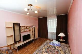 Хостелы Light House Pavlodar Hostel Павлодар Двухместный номер с двуспальной кроватью и дополнительной кроватью-7